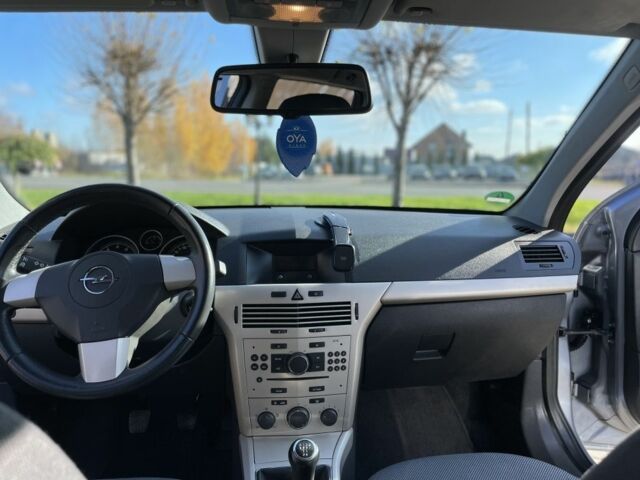 Серый Опель Астра, объемом двигателя 1.6 л и пробегом 228 тыс. км за 5500 $, фото 11 на Automoto.ua