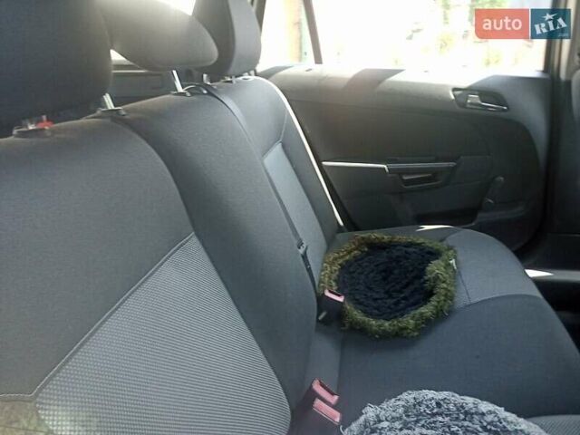 Серый Опель Астра, объемом двигателя 1.6 л и пробегом 210 тыс. км за 5500 $, фото 6 на Automoto.ua