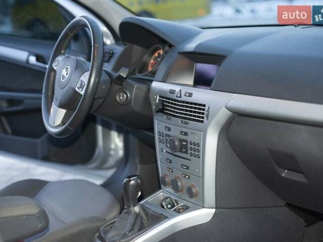 Сірий Опель Астра, об'ємом двигуна 1.7 л та пробігом 220 тис. км за 5600 $, фото 10 на Automoto.ua