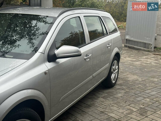 Серый Опель Астра, объемом двигателя 1.6 л и пробегом 237 тыс. км за 6300 $, фото 2 на Automoto.ua