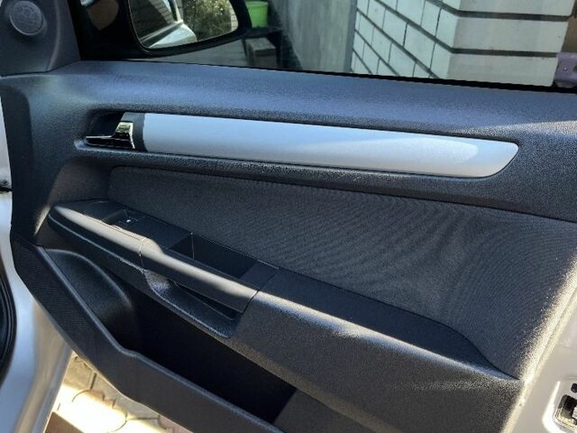 Серый Опель Астра, объемом двигателя 1.6 л и пробегом 243 тыс. км за 4700 $, фото 5 на Automoto.ua