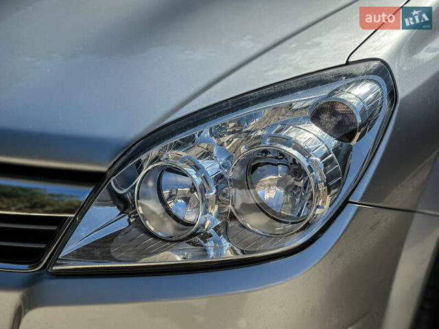 Серый Опель Астра, объемом двигателя 1.6 л и пробегом 210 тыс. км за 5500 $, фото 46 на Automoto.ua