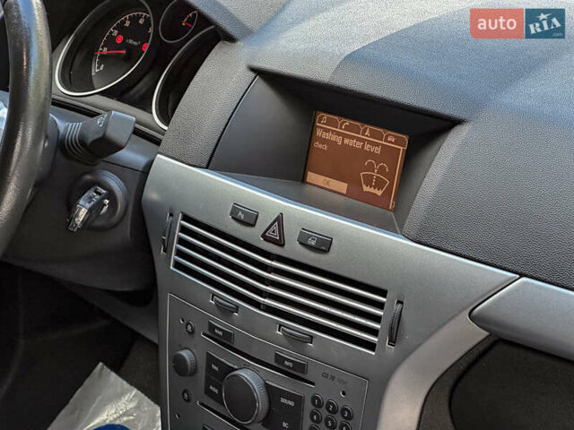 Серый Опель Астра, объемом двигателя 1.6 л и пробегом 210 тыс. км за 5500 $, фото 110 на Automoto.ua