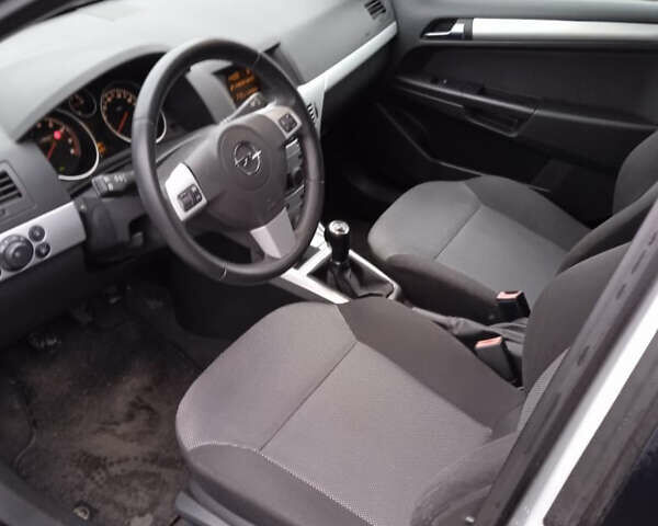 Серый Опель Астра, объемом двигателя 1.6 л и пробегом 175 тыс. км за 5800 $, фото 18 на Automoto.ua