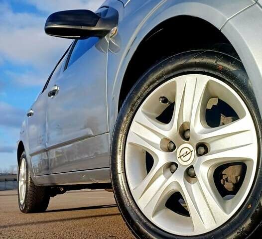 Серый Опель Астра, объемом двигателя 1.6 л и пробегом 200 тыс. км за 6150 $, фото 34 на Automoto.ua