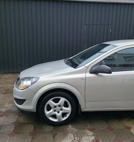 Опель Астра 2009 в Кролевце на Automoto.ua Серый Опель Астра, объемом двигателя 1.4 л и пробегом 244 тыс. км за 4950 $, фото 5 на Automoto.ua