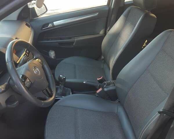 Опель Астра 2009 в Черкассах на Automoto.ua Серый Опель Астра, объемом двигателя 1.6 л и пробегом 259 тыс. км за 6600 $, фото 13 на Automoto.ua