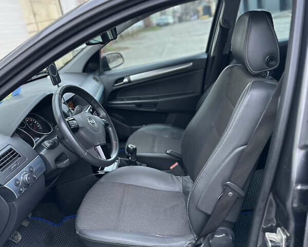 Серый Опель Астра, объемом двигателя 1.69 л и пробегом 300 тыс. км за 5500 $, фото 18 на Automoto.ua