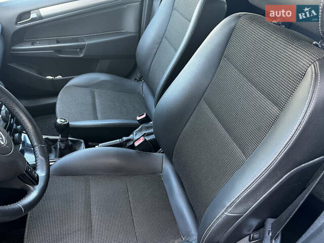 Серый Опель Астра, объемом двигателя 1.6 л и пробегом 276 тыс. км за 5500 $, фото 2 на Automoto.ua