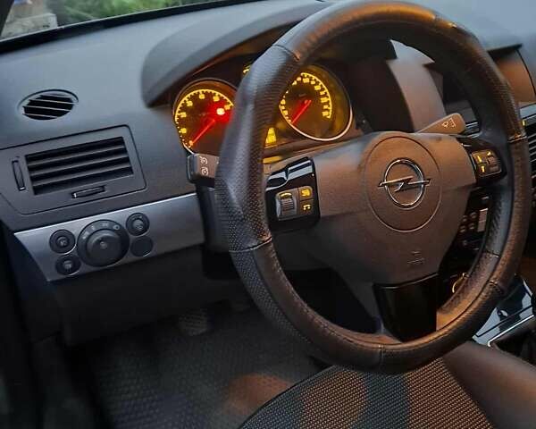 Серый Опель Астра, объемом двигателя 1.6 л и пробегом 197 тыс. км за 6200 $, фото 3 на Automoto.ua
