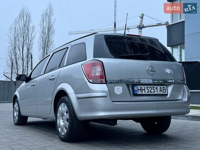 Серый Опель Астра, объемом двигателя 1.69 л и пробегом 252 тыс. км за 4999 $, фото 7 на Automoto.ua