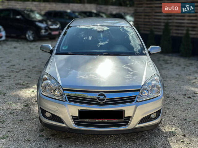 Серый Опель Астра, объемом двигателя 1.6 л и пробегом 210 тыс. км за 5500 $, фото 9 на Automoto.ua