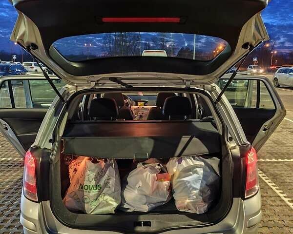 Серый Опель Астра, объемом двигателя 1.7 л и пробегом 200 тыс. км за 5750 $, фото 12 на Automoto.ua