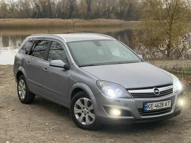 Серый Опель Астра, объемом двигателя 1.9 л и пробегом 297 тыс. км за 5800 $, фото 1 на Automoto.ua