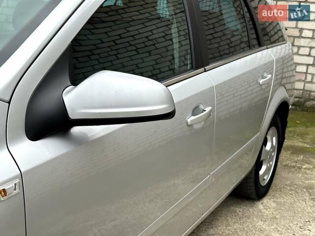 Опель Астра 2009 в Николаеве на Automoto.ua Серый Опель Астра, объемом двигателя 1.7 л и пробегом 304 тыс. км за 5950 $, фото 11 на Automoto.ua