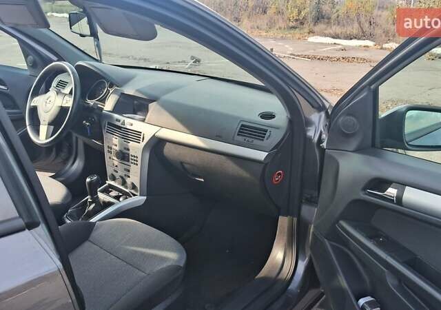 Серый Опель Астра, объемом двигателя 1.6 л и пробегом 232 тыс. км за 5899 $, фото 10 на Automoto.ua