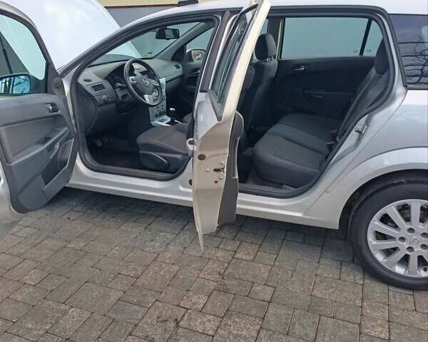 Серый Опель Астра, объемом двигателя 1.6 л и пробегом 207 тыс. км за 5800 $, фото 55 на Automoto.ua