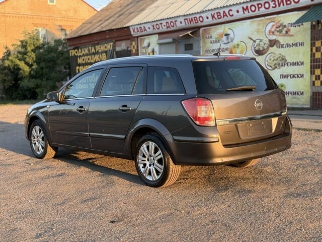 Серый Опель Астра, объемом двигателя 1.7 л и пробегом 271 тыс. км за 3550 $, фото 3 на Automoto.ua