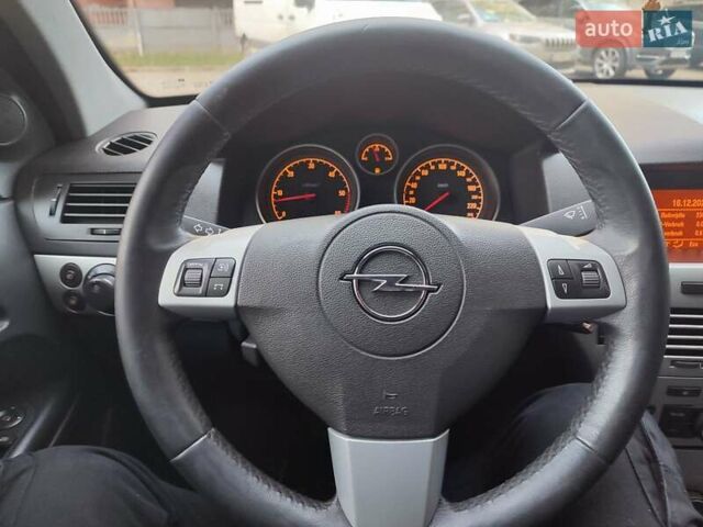 Серый Опель Астра, объемом двигателя 1.7 л и пробегом 279 тыс. км за 5200 $, фото 26 на Automoto.ua