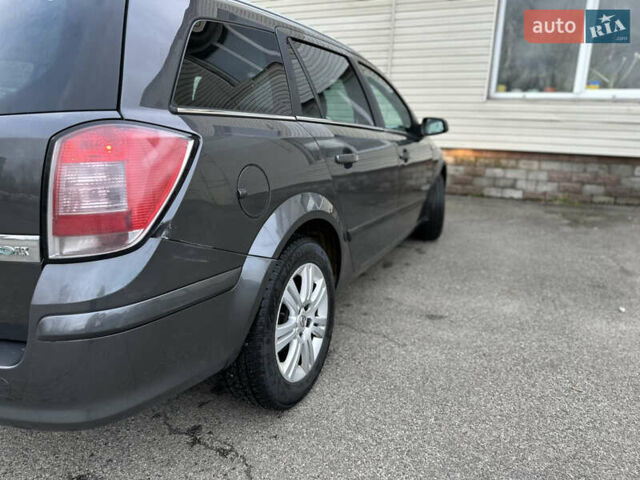 Серый Опель Астра, объемом двигателя 1.69 л и пробегом 300 тыс. км за 5500 $, фото 5 на Automoto.ua