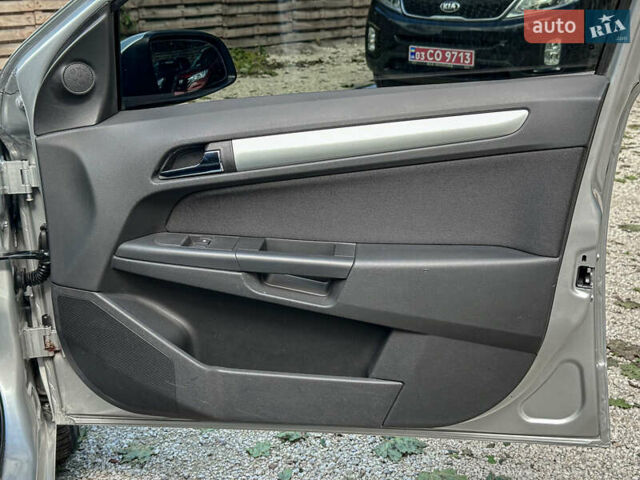 Серый Опель Астра, объемом двигателя 1.6 л и пробегом 210 тыс. км за 5500 $, фото 103 на Automoto.ua