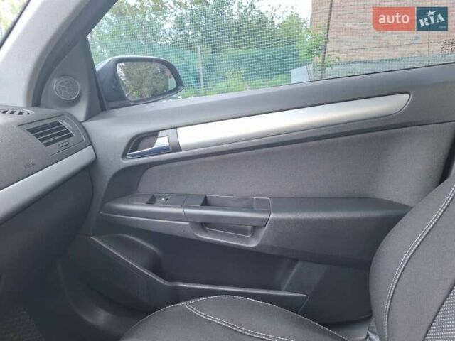 Серый Опель Астра, объемом двигателя 1.6 л и пробегом 189 тыс. км за 5900 $, фото 7 на Automoto.ua