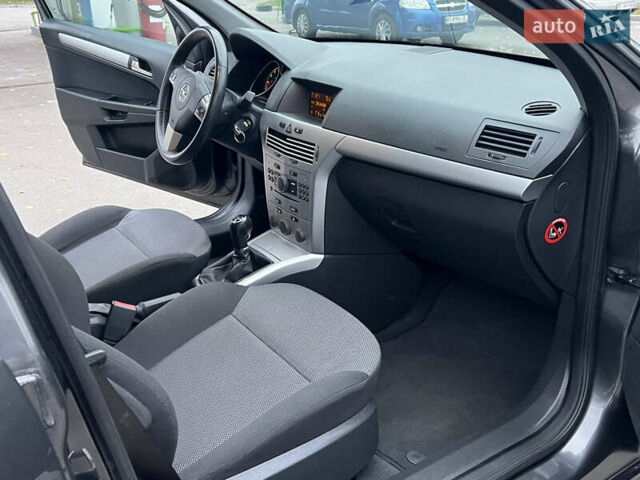 Серый Опель Астра, объемом двигателя 0 л и пробегом 230 тыс. км за 5700 $, фото 42 на Automoto.ua