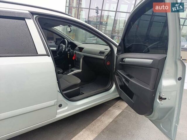 Серый Опель Астра, объемом двигателя 1.69 л и пробегом 300 тыс. км за 5800 $, фото 7 на Automoto.ua