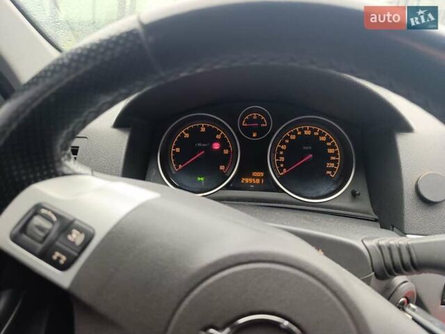 Серый Опель Астра, объемом двигателя 1.69 л и пробегом 300 тыс. км за 5800 $, фото 8 на Automoto.ua