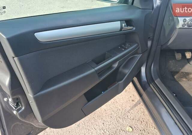 Серый Опель Астра, объемом двигателя 1.6 л и пробегом 232 тыс. км за 5899 $, фото 13 на Automoto.ua