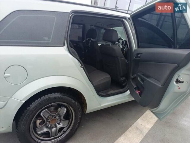 Серый Опель Астра, объемом двигателя 1.69 л и пробегом 300 тыс. км за 5800 $, фото 2 на Automoto.ua