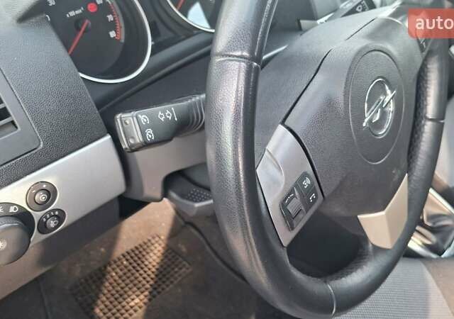 Серый Опель Астра, объемом двигателя 1.6 л и пробегом 232 тыс. км за 5899 $, фото 11 на Automoto.ua