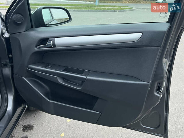 Серый Опель Астра, объемом двигателя 0 л и пробегом 230 тыс. км за 5700 $, фото 41 на Automoto.ua