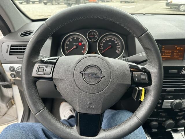 Серый Опель Астра, объемом двигателя 1.6 л и пробегом 250 тыс. км за 5500 $, фото 5 на Automoto.ua