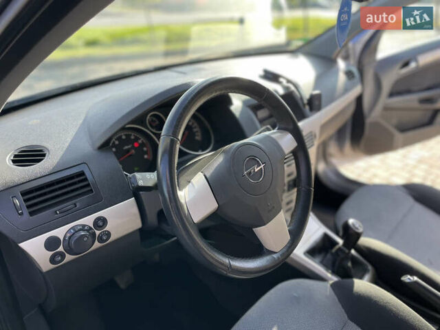 Серый Опель Астра, объемом двигателя 1.6 л и пробегом 228 тыс. км за 5500 $, фото 29 на Automoto.ua