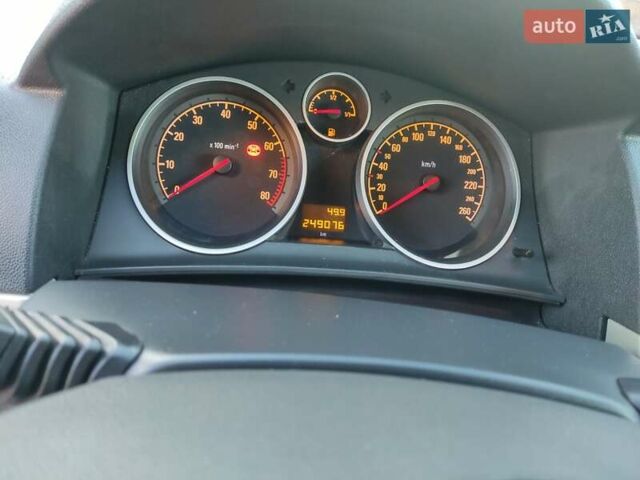Серый Опель Астра, объемом двигателя 1.6 л и пробегом 240 тыс. км за 5550 $, фото 30 на Automoto.ua