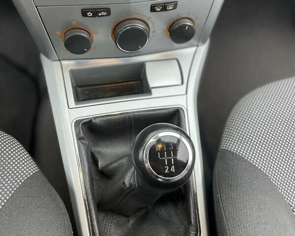 Сірий Опель Астра, об'ємом двигуна 1.6 л та пробігом 206 тис. км за 5600 $, фото 32 на Automoto.ua