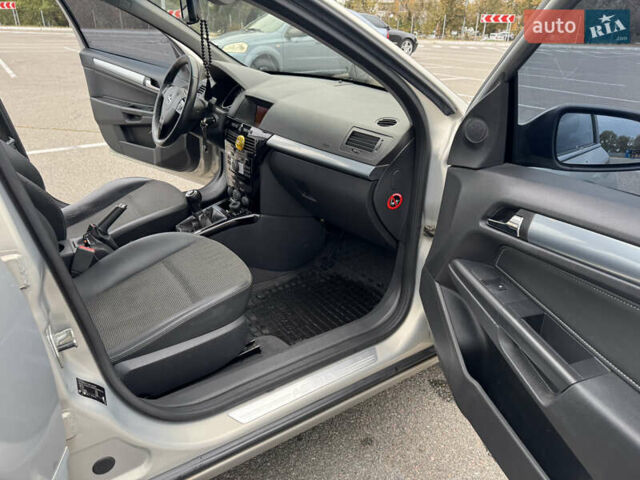 Серый Опель Астра, объемом двигателя 1.8 л и пробегом 237 тыс. км за 6200 $, фото 7 на Automoto.ua