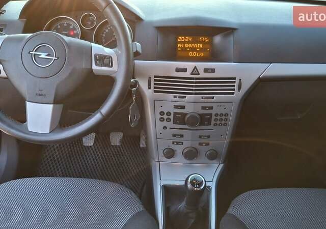 Серый Опель Астра, объемом двигателя 1.6 л и пробегом 208 тыс. км за 5900 $, фото 27 на Automoto.ua