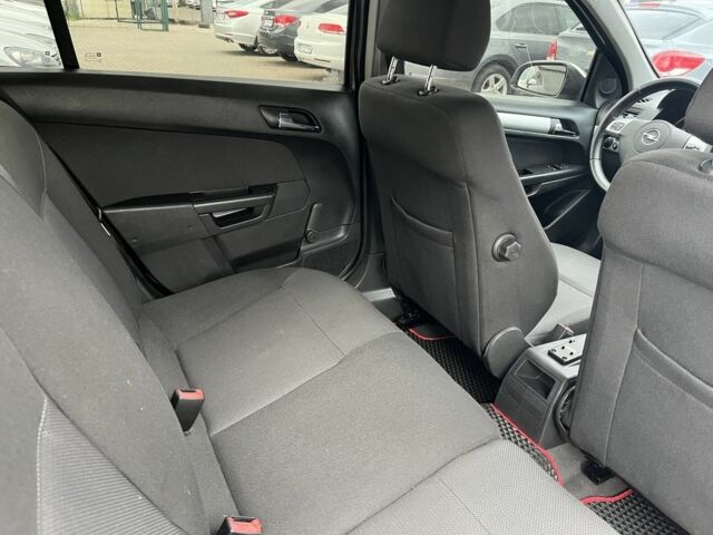 Серый Опель Астра, объемом двигателя 1.7 л и пробегом 254 тыс. км за 5900 $, фото 14 на Automoto.ua