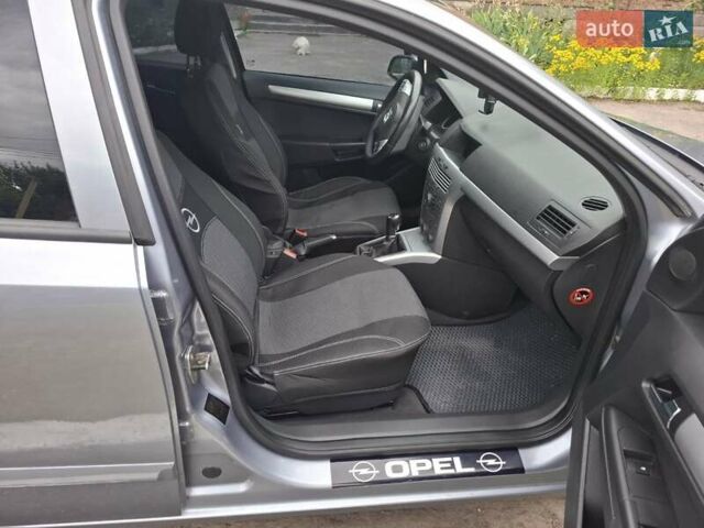 Серый Опель Астра, объемом двигателя 1.6 л и пробегом 191 тыс. км за 5750 $, фото 6 на Automoto.ua