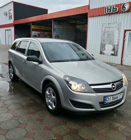 Опель Астра 2009 в Кролевце на Automoto.ua Серый Опель Астра, объемом двигателя 1.4 л и пробегом 244 тыс. км за 4950 $, фото 3 на Automoto.ua