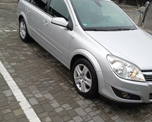 Серый Опель Астра, объемом двигателя 1.6 л и пробегом 175 тыс. км за 5800 $, фото 2 на Automoto.ua