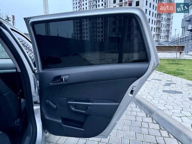 Серый Опель Астра, объемом двигателя 1.69 л и пробегом 252 тыс. км за 4999 $, фото 54 на Automoto.ua