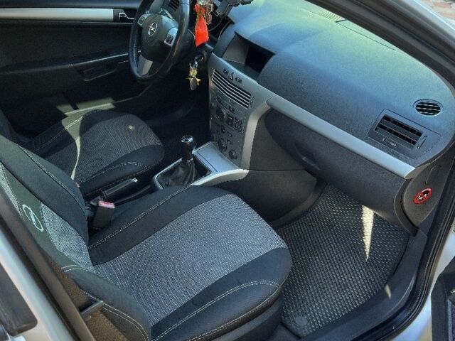 Серый Опель Астра, объемом двигателя 1.6 л и пробегом 243 тыс. км за 4700 $, фото 6 на Automoto.ua