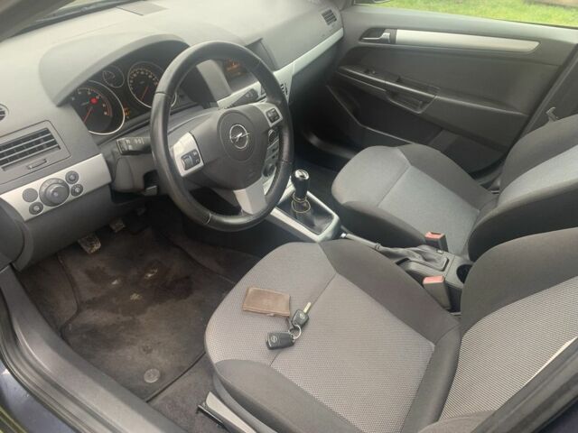 Серый Опель Астра, объемом двигателя 1.6 л и пробегом 188 тыс. км за 4900 $, фото 1 на Automoto.ua