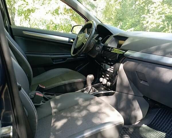 Серый Опель Астра, объемом двигателя 1.6 л и пробегом 221 тыс. км за 5300 $, фото 20 на Automoto.ua