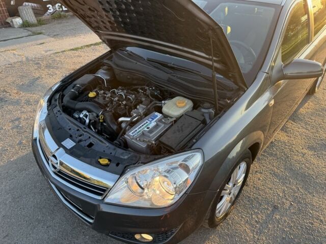 Серый Опель Астра, объемом двигателя 1.7 л и пробегом 271 тыс. км за 3550 $, фото 13 на Automoto.ua