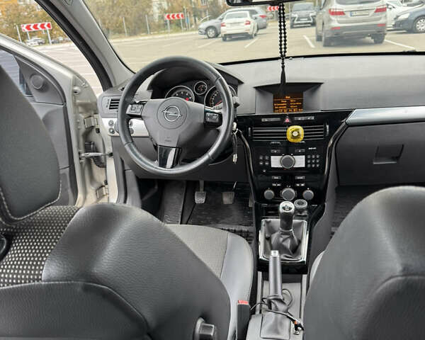 Серый Опель Астра, объемом двигателя 1.8 л и пробегом 237 тыс. км за 6200 $, фото 10 на Automoto.ua