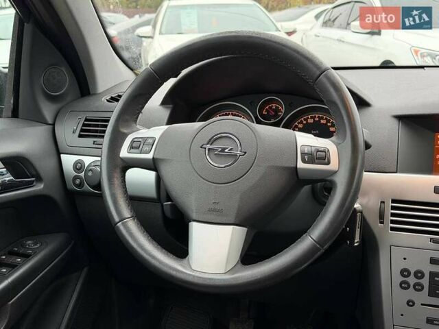 Серый Опель Астра, объемом двигателя 1.6 л и пробегом 218 тыс. км за 5900 $, фото 28 на Automoto.ua